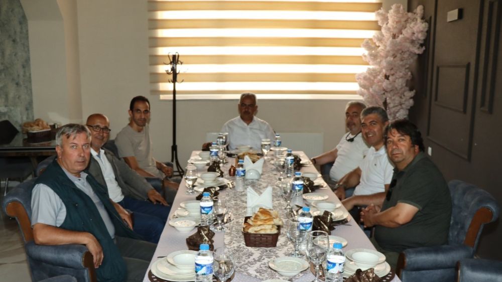 Başkan Adem Çelebi 24  Temmuz Gazeteciler Bayramı münasebetiyle basınla bir araya geldi