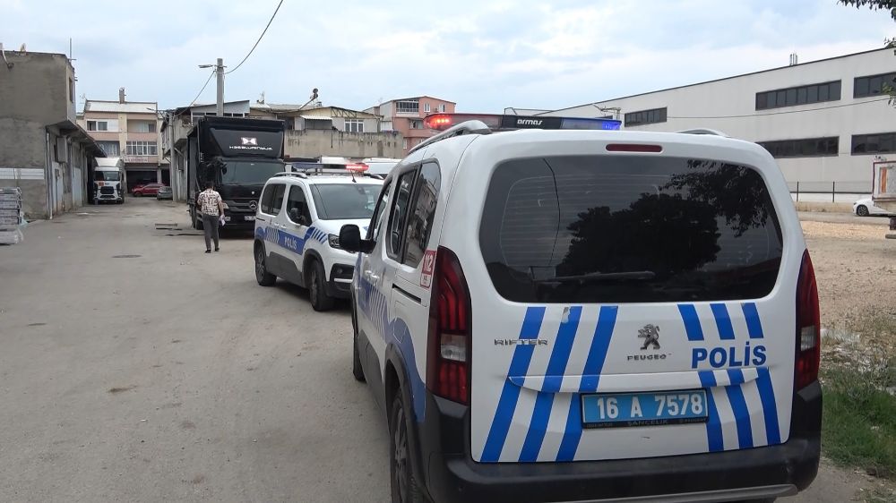 Bursa’da  bir adam ayrı yaşadığı eşini tabancayla ayağından yaraladı