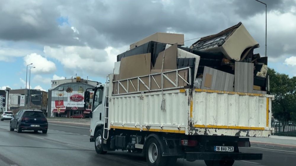 Bursa'da trafiği tehlikeye sokan taşımacılık