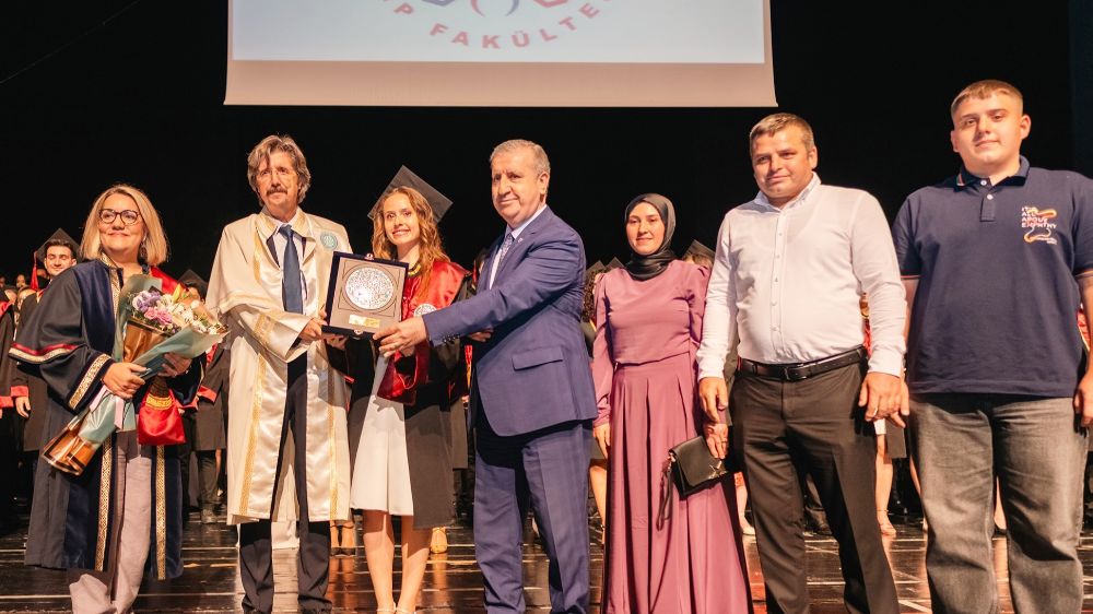 Bursa Uludağ Üniversitesi Tıp Fakültesi doktorlarını mezun etti