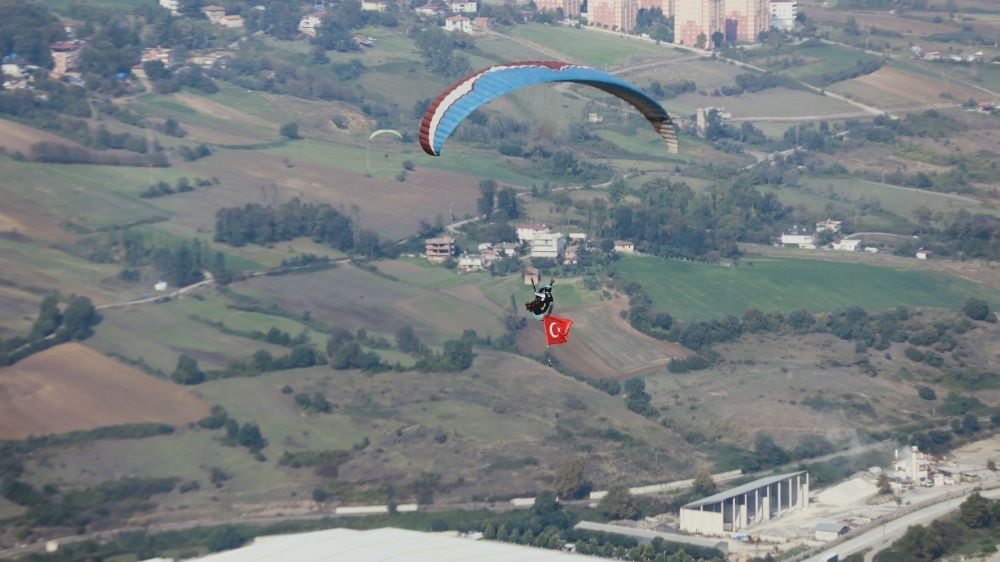 Canik’te 'Yamaç Paraşütü Karadeniz Bölgesi Hedef Yarışması'