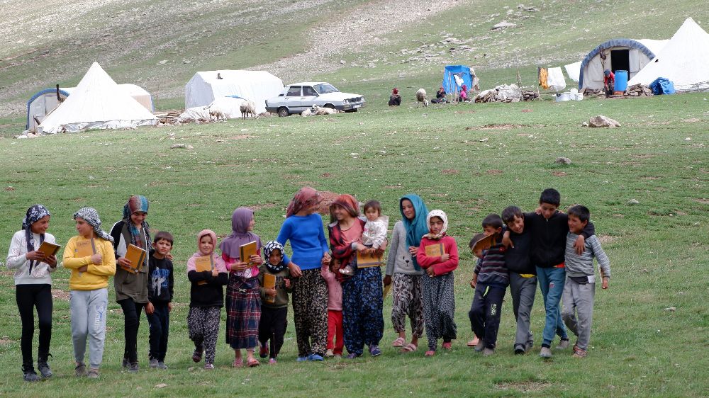 Dumlu Dağları'nda göçerlik yapan ailelerin çocuklarına Kur'an-ı Kerim eğitimi