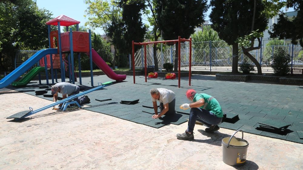 Efeler Belediyesi parkları yenilemeye devam ediyor