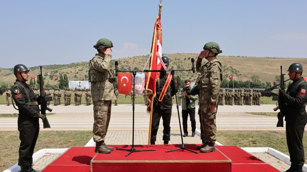 Erzurum’da  komuta ve sancak devir teslimi