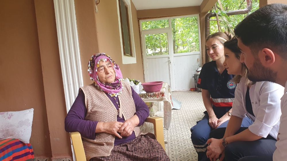 Erzurum Sağlık Müdürü Gürsel Bedir vatandaşla bir araya geldi