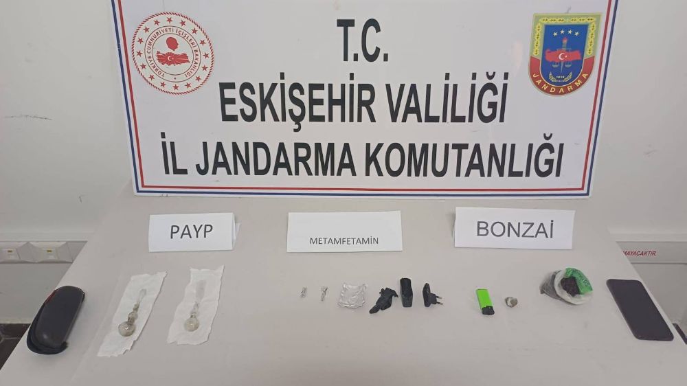 Eskişehir'de jandarma ekipleri uyuşturucu satıcısını yakaladı