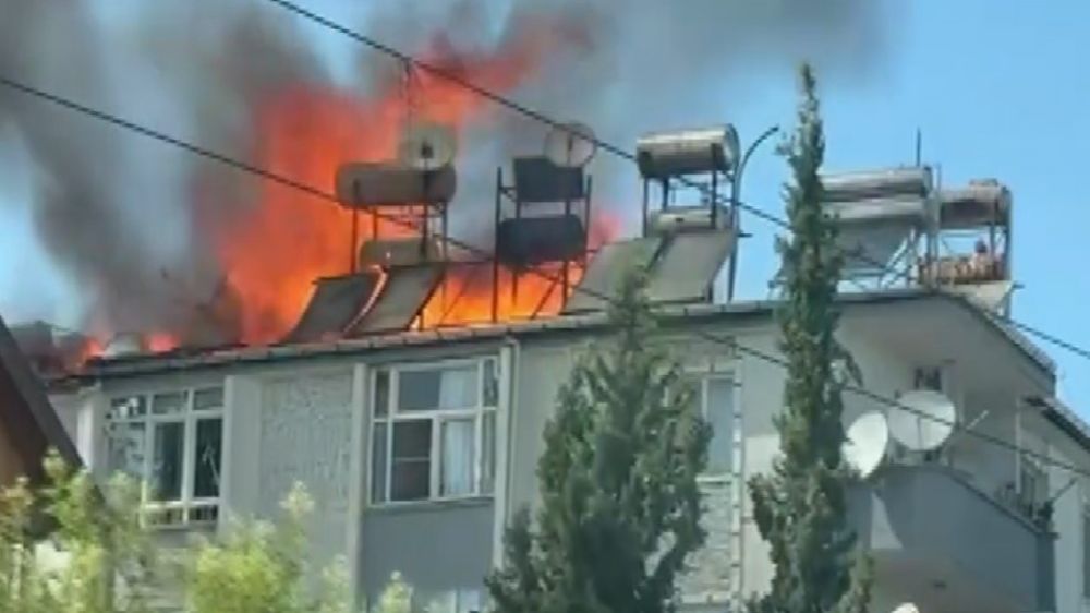 Gaziantep'te çatı yangını korkuttu