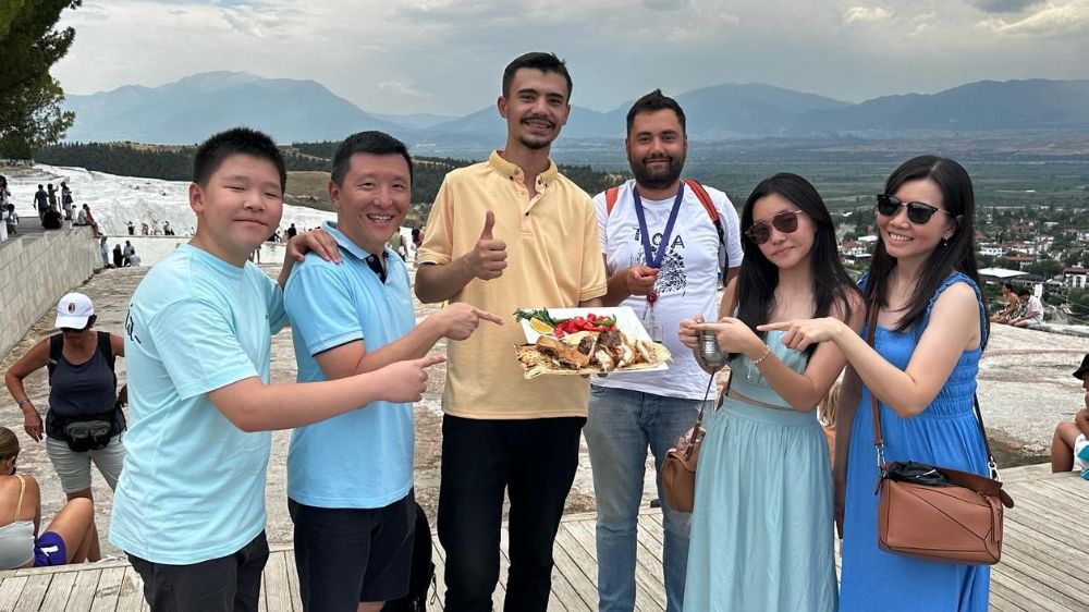 Genç girişimci Sadık Olpak'ın kebap ikramı yerli ve yabancı turistleri memnun etti