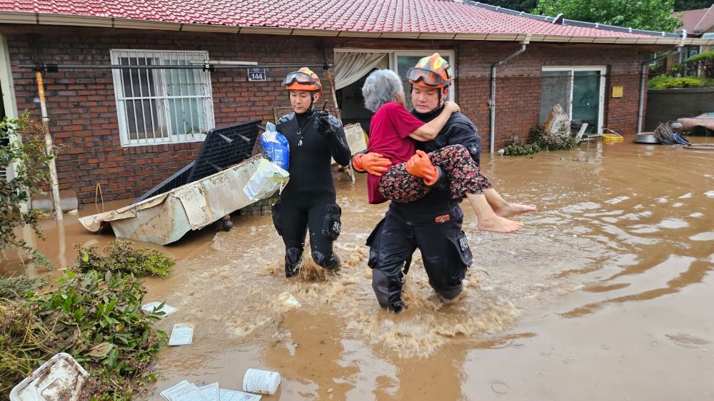 Güney Kore'de sel  felaketi 4 kişi hayatını kaybetti bir kişi kayıp  