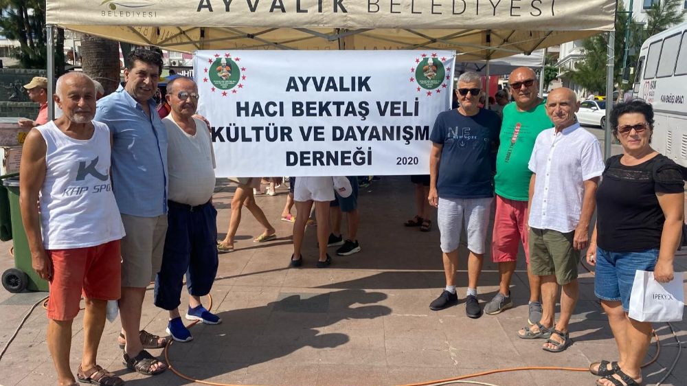  Hacı Bektaş Veli Kültür ve Dayanışma Derneği’nden aşure ikramı