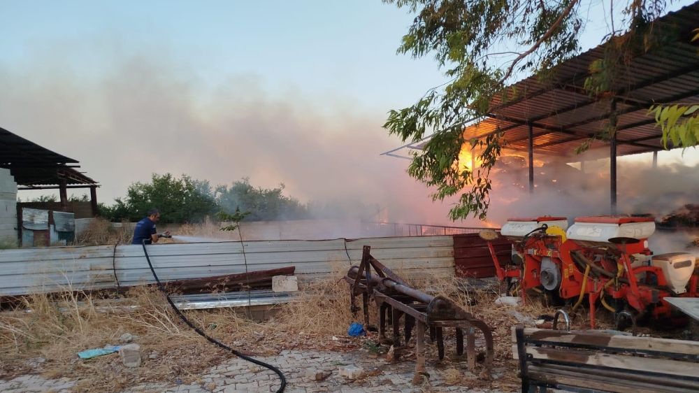 Hatay’da yangın; saman balyaları zarar gördü 