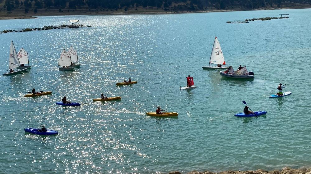 Isparta Sorkun Barajı'nda su sporları gösterisi büyük ilgi gördü