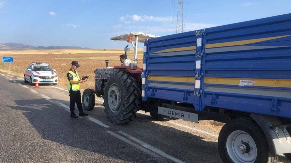 Jandarmadan tarım araçları ve traktörlere denetim yapıldı 