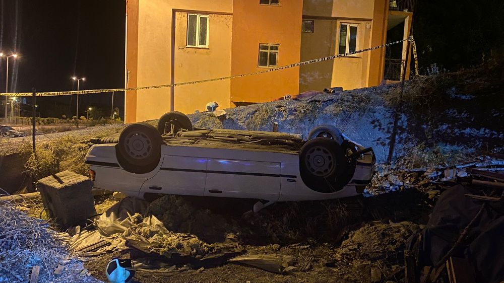 Karabük'te kaza araç şarampole devrildi 2 kişi yaralandı