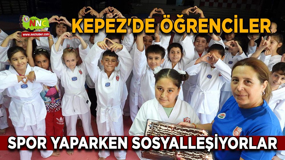 Kepez'de öğrenciler spor yaparken sosyalleşiyorlar
