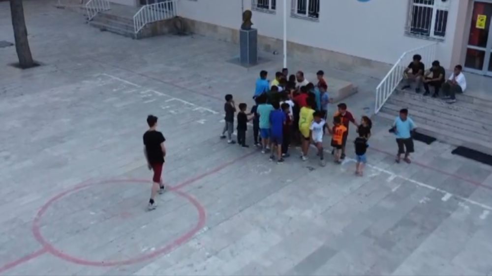 Kırşehir'de örnek bakkal; kuran kursu öğrencilerine iyilik dolu hareket
