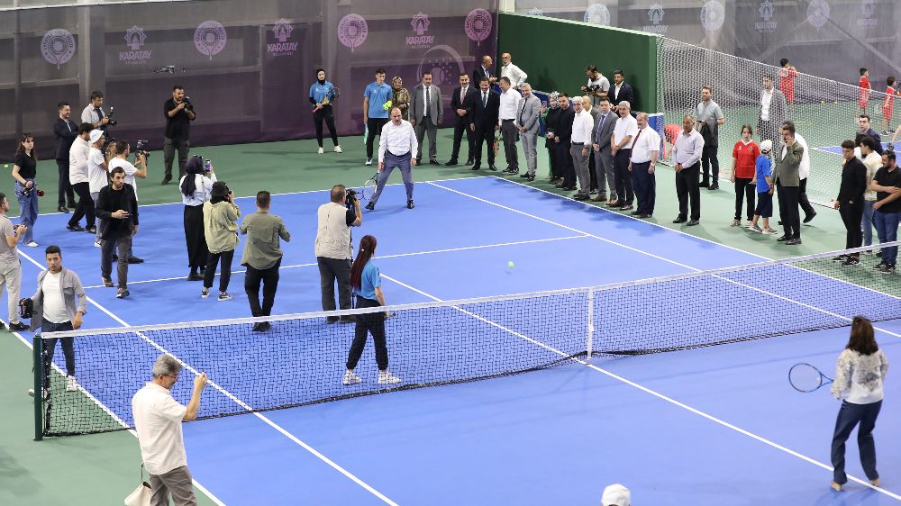 Konya’da ‘Karatay Belediyesi Kapalı Tenis Kortu’ hizmete açıldı