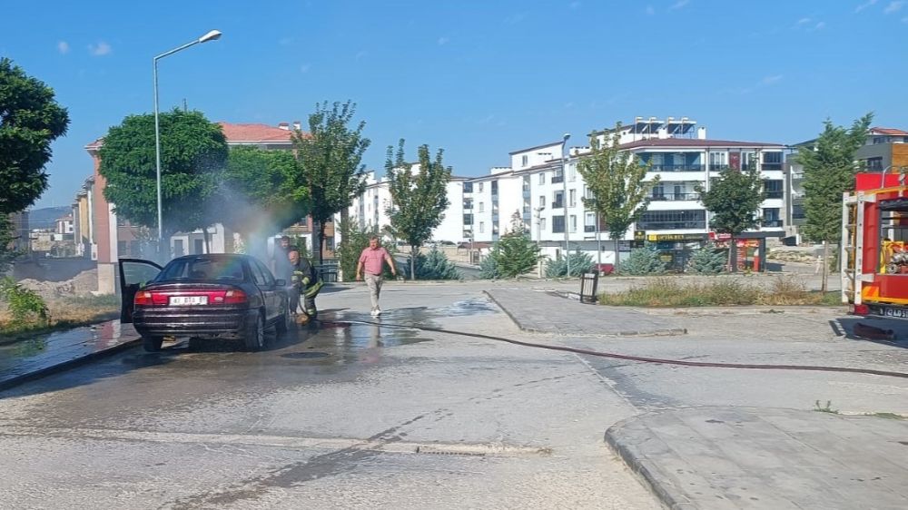 Konya'da park halindeki araçta yangın