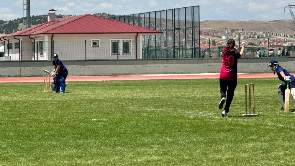 Kriket Büyük Kadınlar Açık Alan birinci ayak müsabakaları başladı