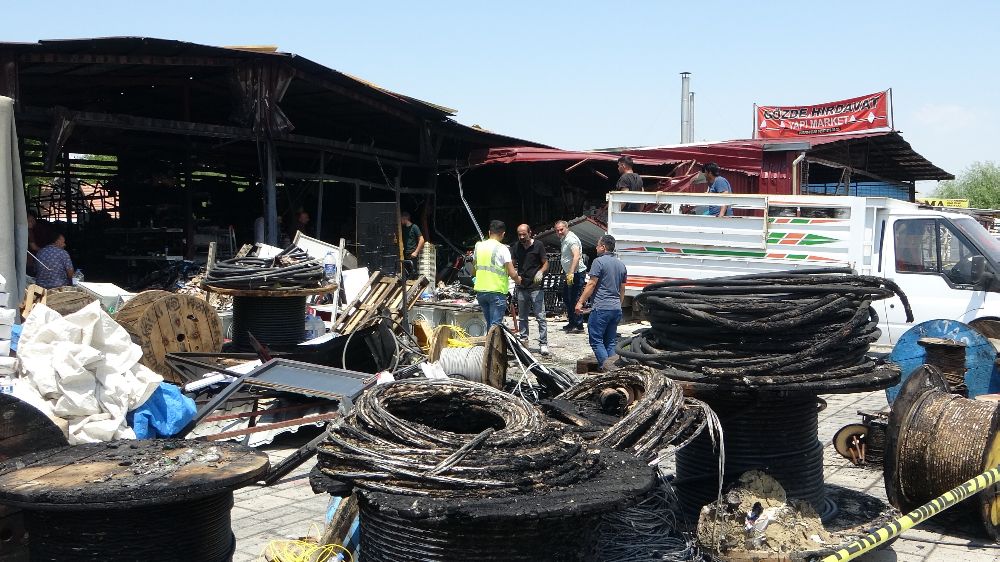 Malatya'da konteyner çarşıda yangın 