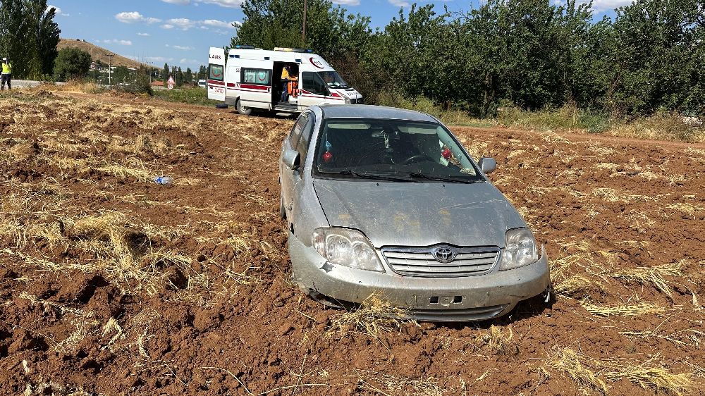 Malatya'da şarampole düşen otomobilde 3 kişi yaralandı