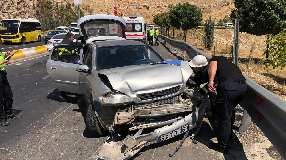 Mardin'de direksiyon hakimiyetini kaybeden araç kaza yaptı 6 kişi yaralandı 