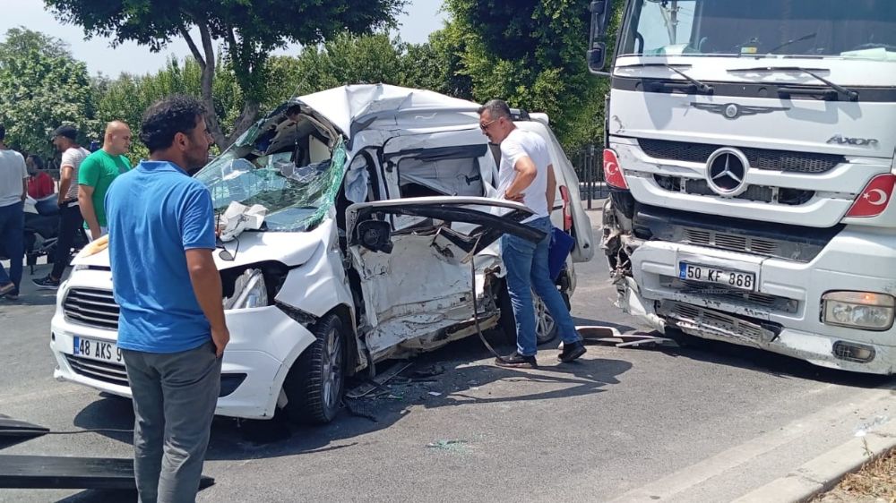 Mersin'de feci kaza; 1 ölü 1 yaralı