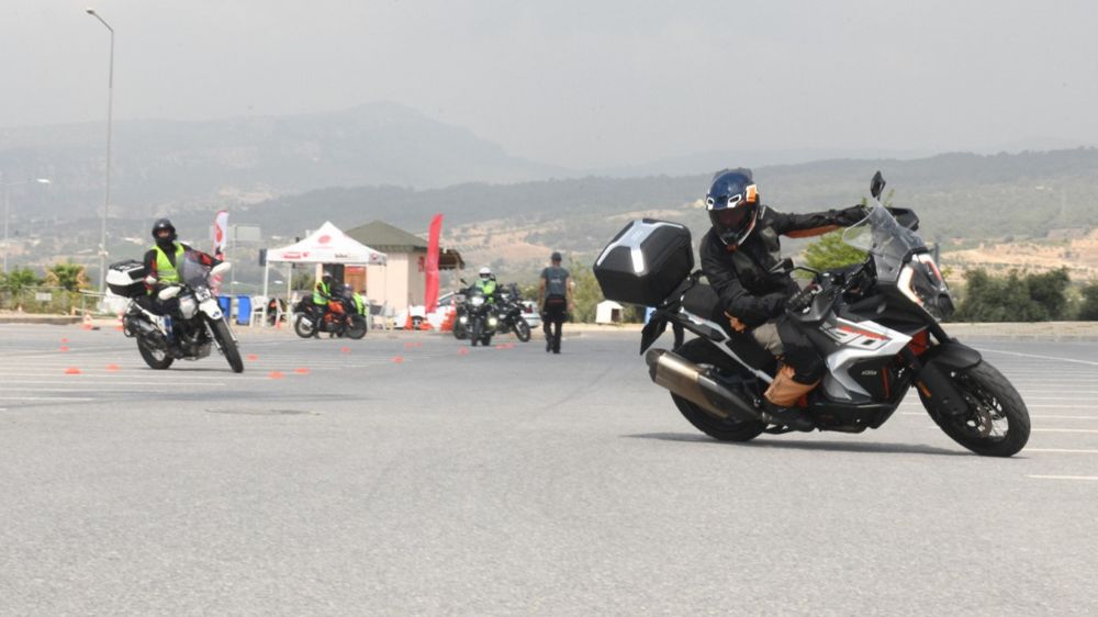 Mersin'de motosiklet sürücüleri  becerilerini geliştiriyor