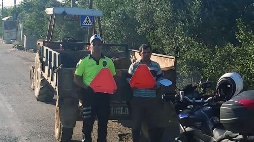  Muğla Emniyet Müdürlüğü Trafik Tescil ve Denetleme Şube Müdürlüğünden hediyeli denetim