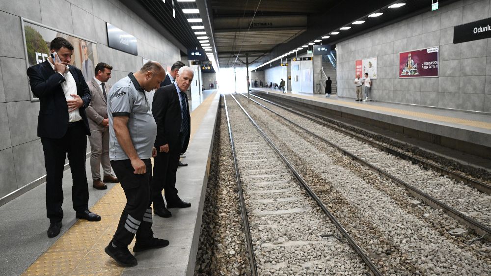 Mustafa Bozbey BursaRay Odunluk İstasyonu'nda incelemelerde bulundu