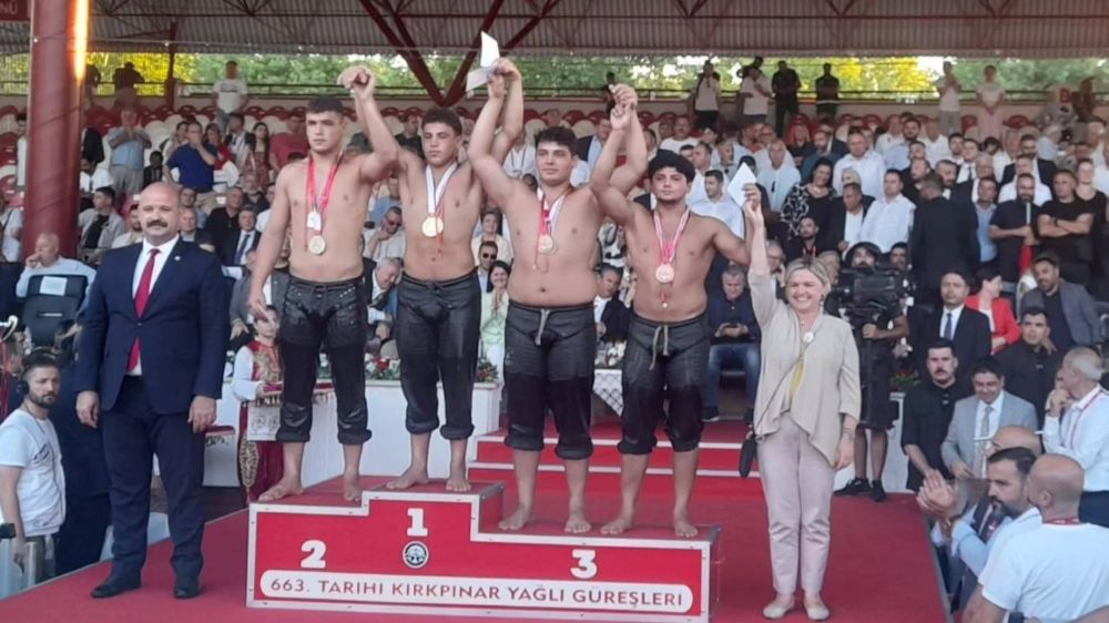 Pehlivan Aksungur  Tarihi Kırkpınar Güreşleri’nde ikincilik madalyasını kazandı