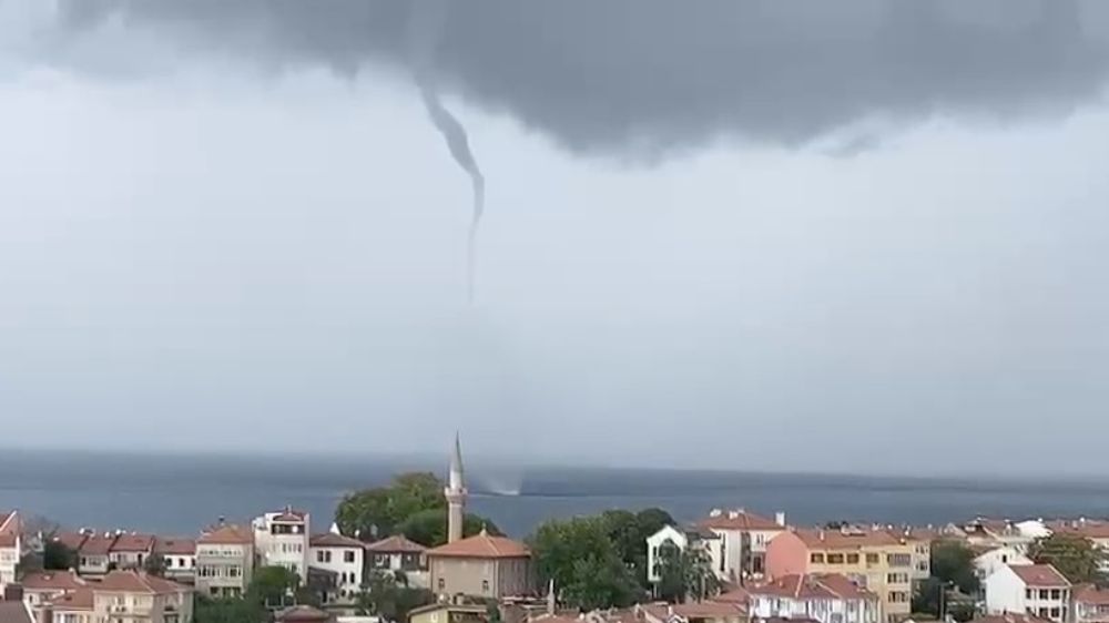 Şile'de hava'nın karamasıyla  denizde hortum çıktı