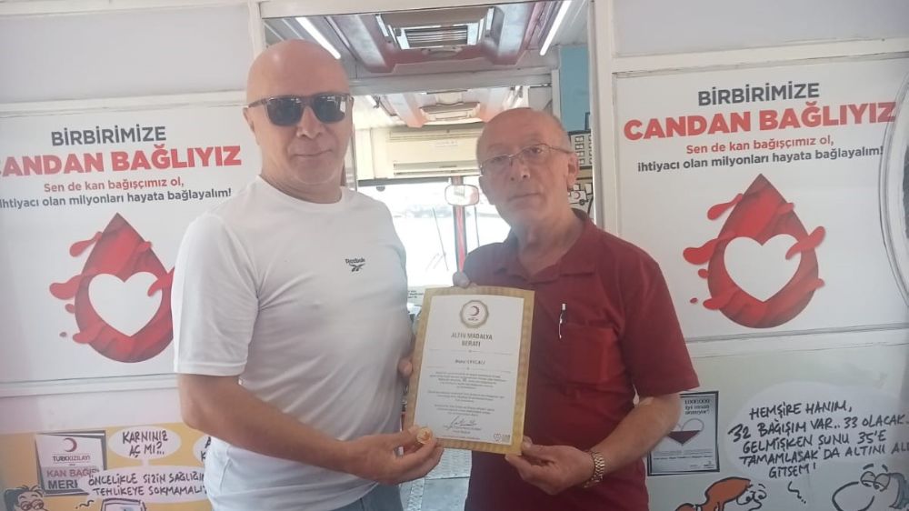 Sinop'ta Türk Kızılay’ına tam 35 kez kan bağışında bulunan vatandaşa madalya