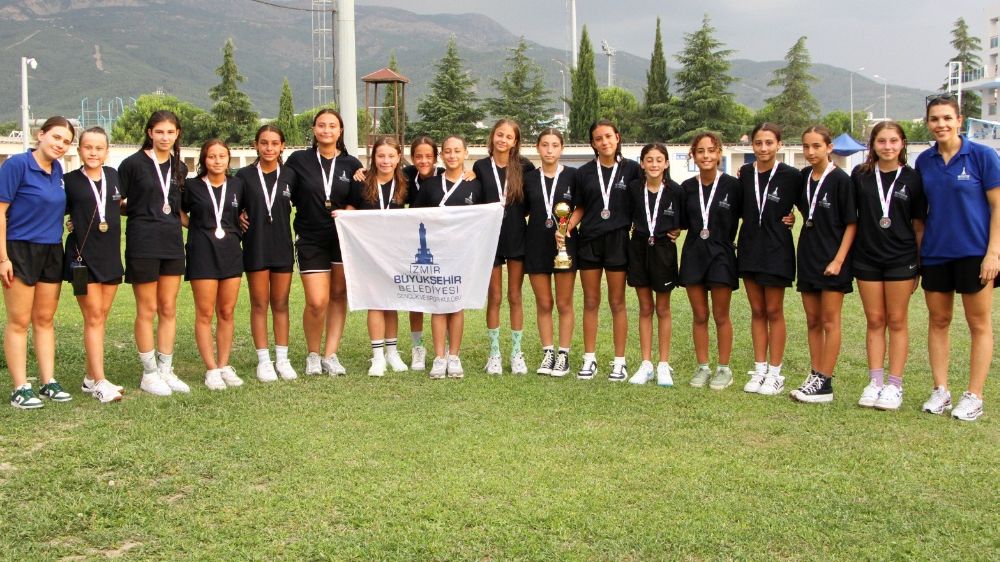 Sutopu  U13 Kadınlar Türkiye Şampiyonasında, İzmir Büyükşehir Belediyesi Spor Kulübü şovunu yaptı