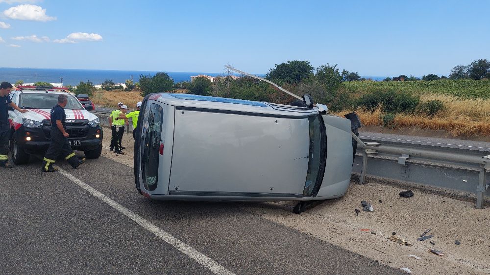 Tekirdağ'da kaza ticari araç devrildi