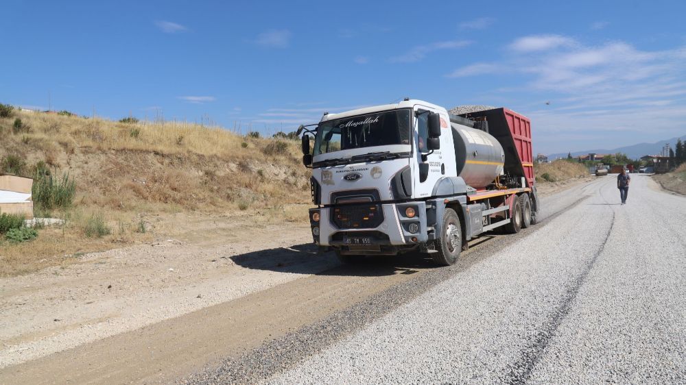 Turgutlu Belediyesi mevsimi gelir gelmez asfalt çalışmalarına başladı