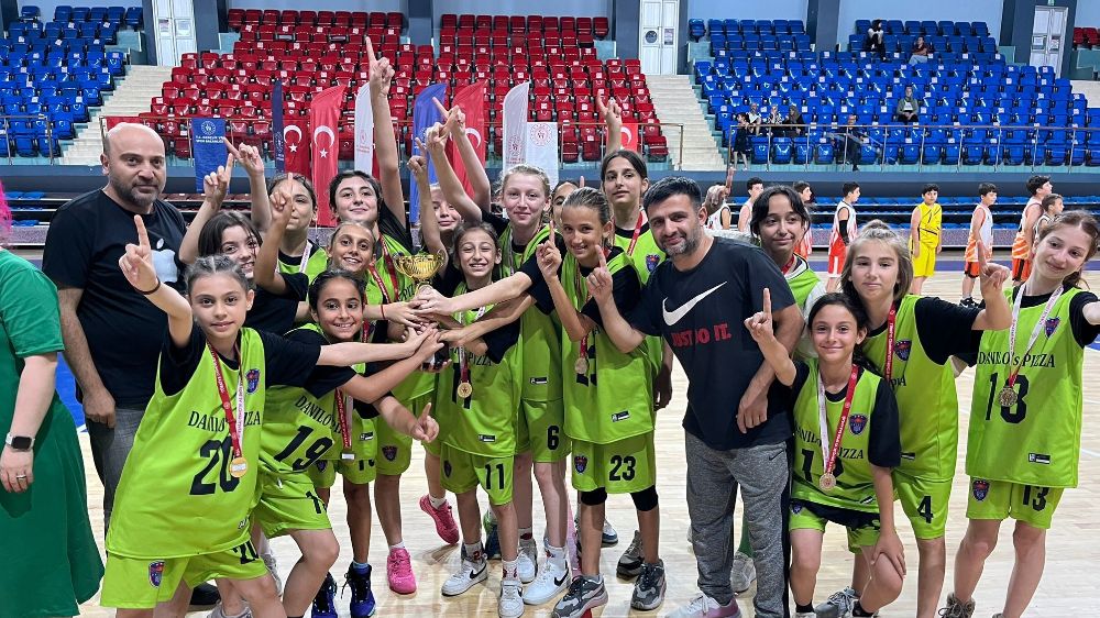  U-12 Kızlar Basketbol yerel ligi müsabakaları sona erdi
