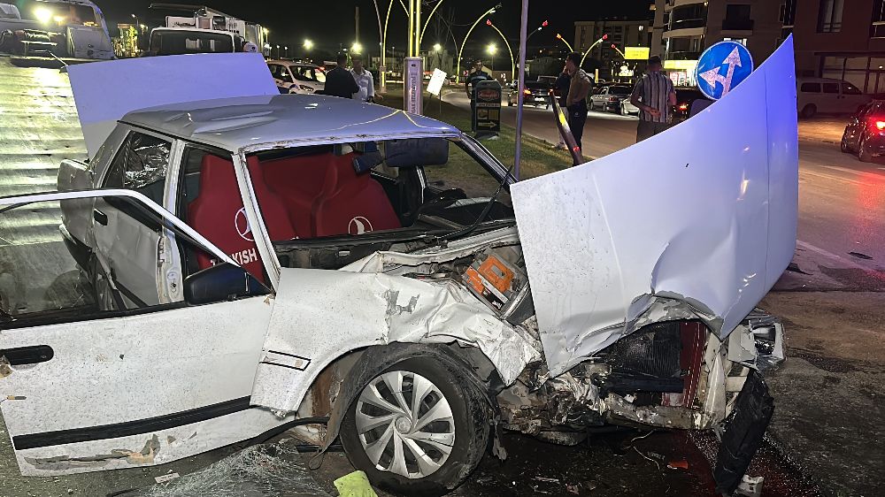 Uşak’ta gecenin faciası; meydana gelen kazada 6 kişi yaralandı 