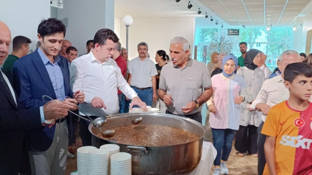 Adıyaman'da aşure ikramı