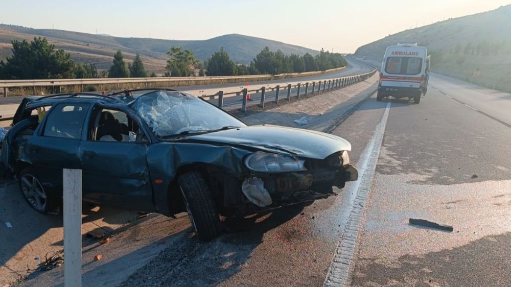 Afyon'da trafik kazası! Otomobil takla attı