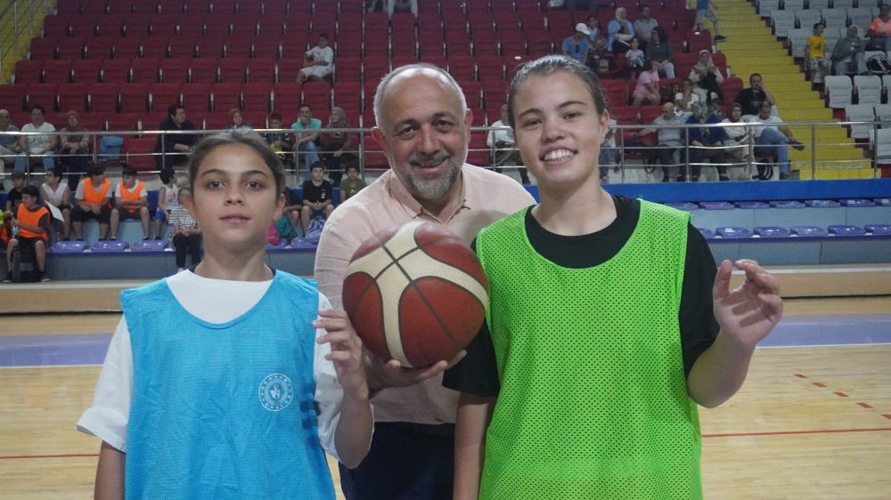 Afyonkarahisar basketbol turnuvasına ev sahipliği yaptı