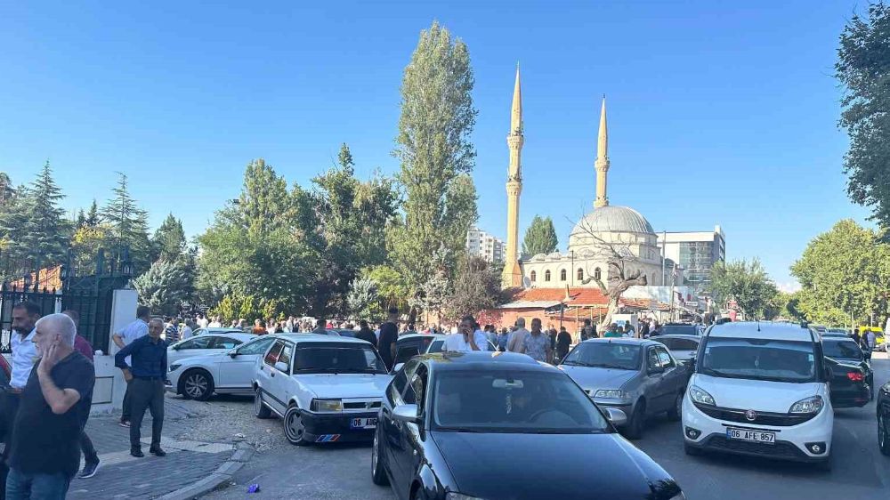 Ankara Yenimahalle Toptancı Hali'nde akrabalar arasında çıkan silahlı kavgada  hayatını kaybeden kardeşler toprağa verildi 