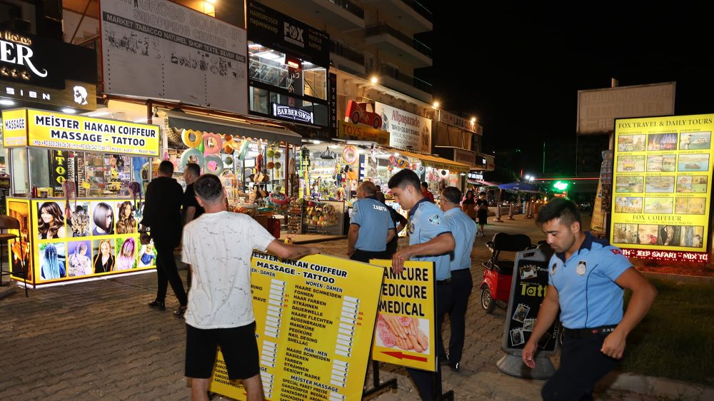 ANTALYA AKSU'DA  DİLENCİ, SEYYAR SATICI VE KALDIRIM İŞGALLERİ BİTİYOR