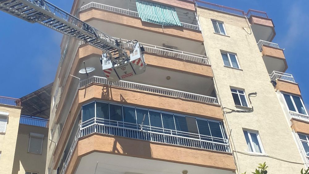 Antalya'da apartmanın 6. katında yangın çıktı