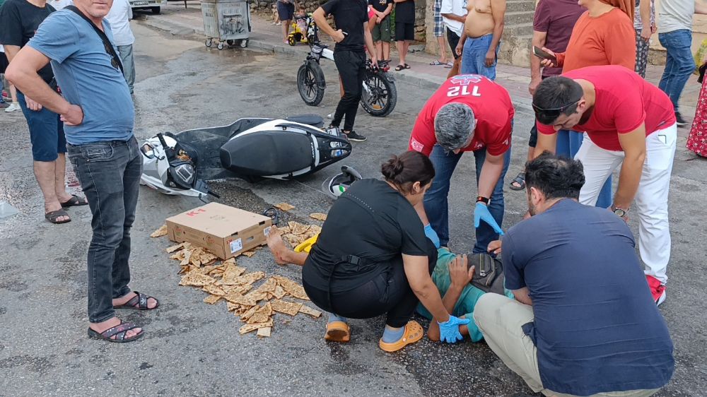 Antalya'da hatalı dönüş pahalıya patladı, motosiklet sürücüsü ağır yaralandı