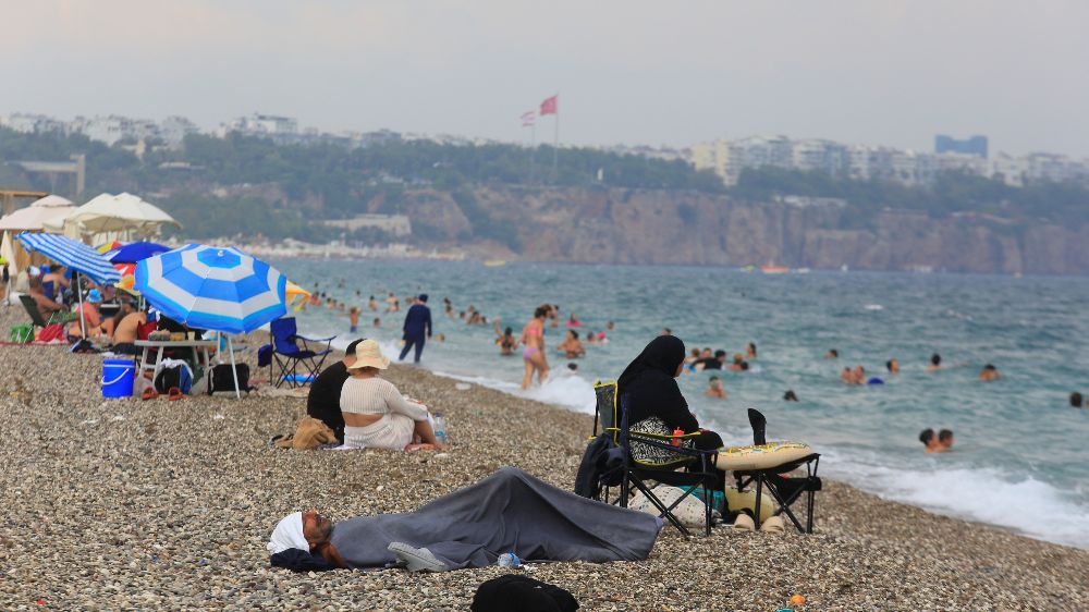 Antalya’da hava ile deniz suyu sıcaklığı eşitlendi