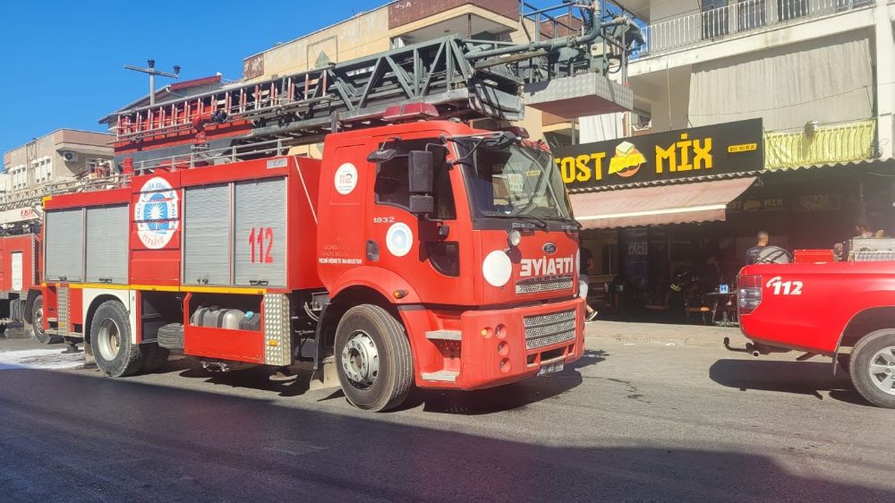 Antalya'da iş yerinde yangın! Büyümeden söndürüldü