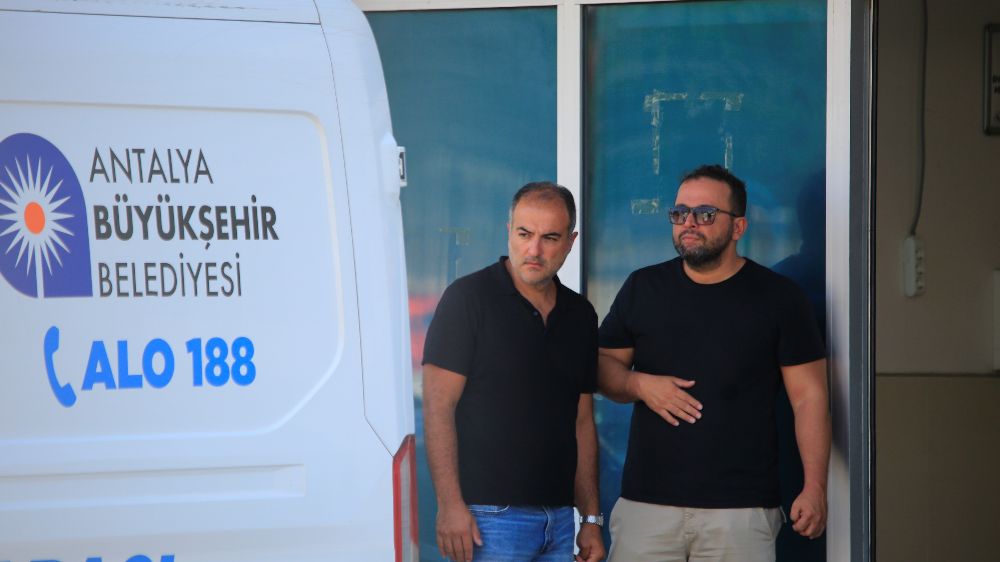 Antalya'da silahla vurularak öldürülen adamın cenazesi abisi tarafından teslim alındı