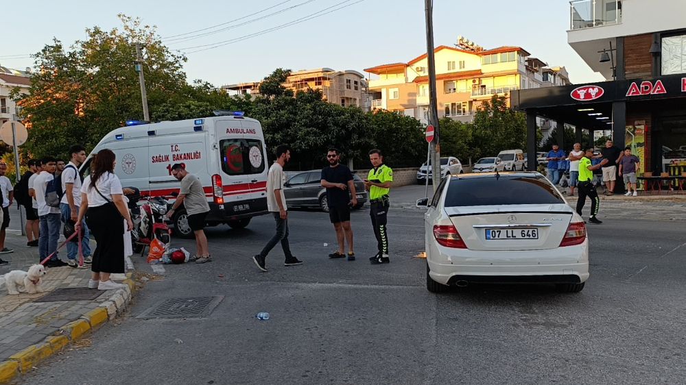 Antalya'da trafik kazası 2 kişi yaralandı 