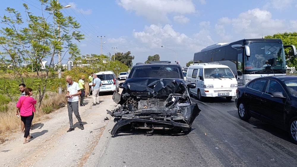 Antalya'da trafik kazası hamile kadın fenalaştı